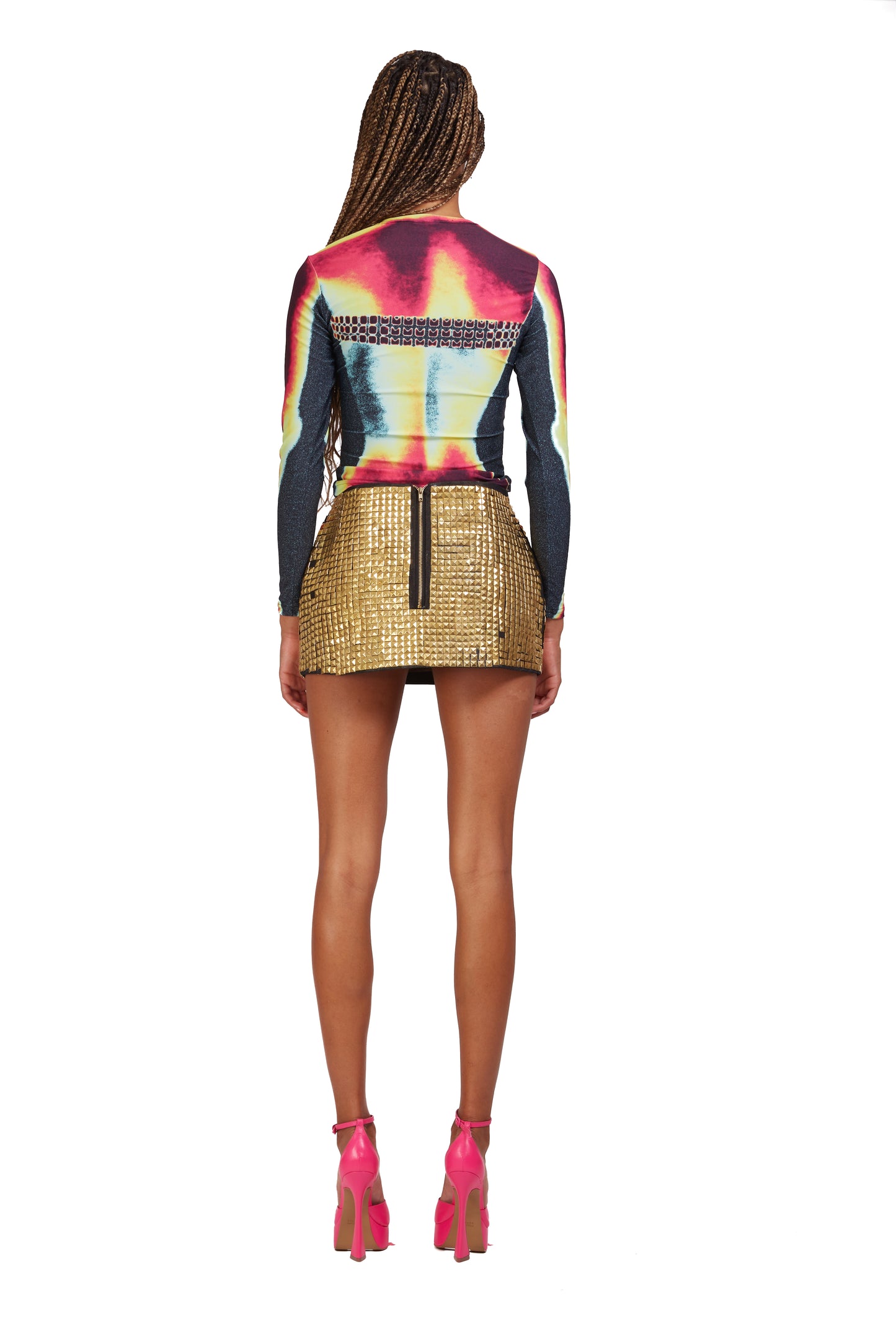 Curve-Enhancing digitally printed stud-belt long sleeved top
