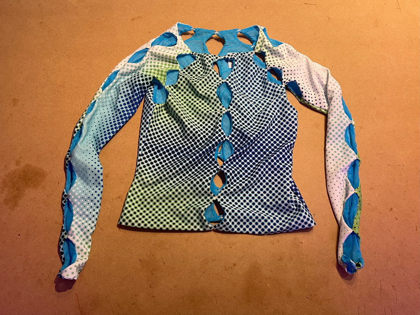 BLUE DTG CUT OUT TOP